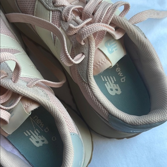 New Balance Pink and Cream Sneakers Classic Style - Picture 5 of 9